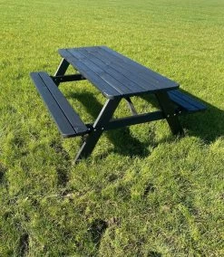 Goedkopepicknicktafels.nl | Zwarte XL Picknicktafel | Tuintafel 6 Persoons | Zwart Gespoten Gedroogd Grenen Hout! 11 Goedkopepicknicktafels.nl | Zwarte XL Picknicktafel | Tuintafel 6 Persoons | Zwart Gespoten Gedroogd Grenen Hout! -Gardena Winkel 1043x1200 2