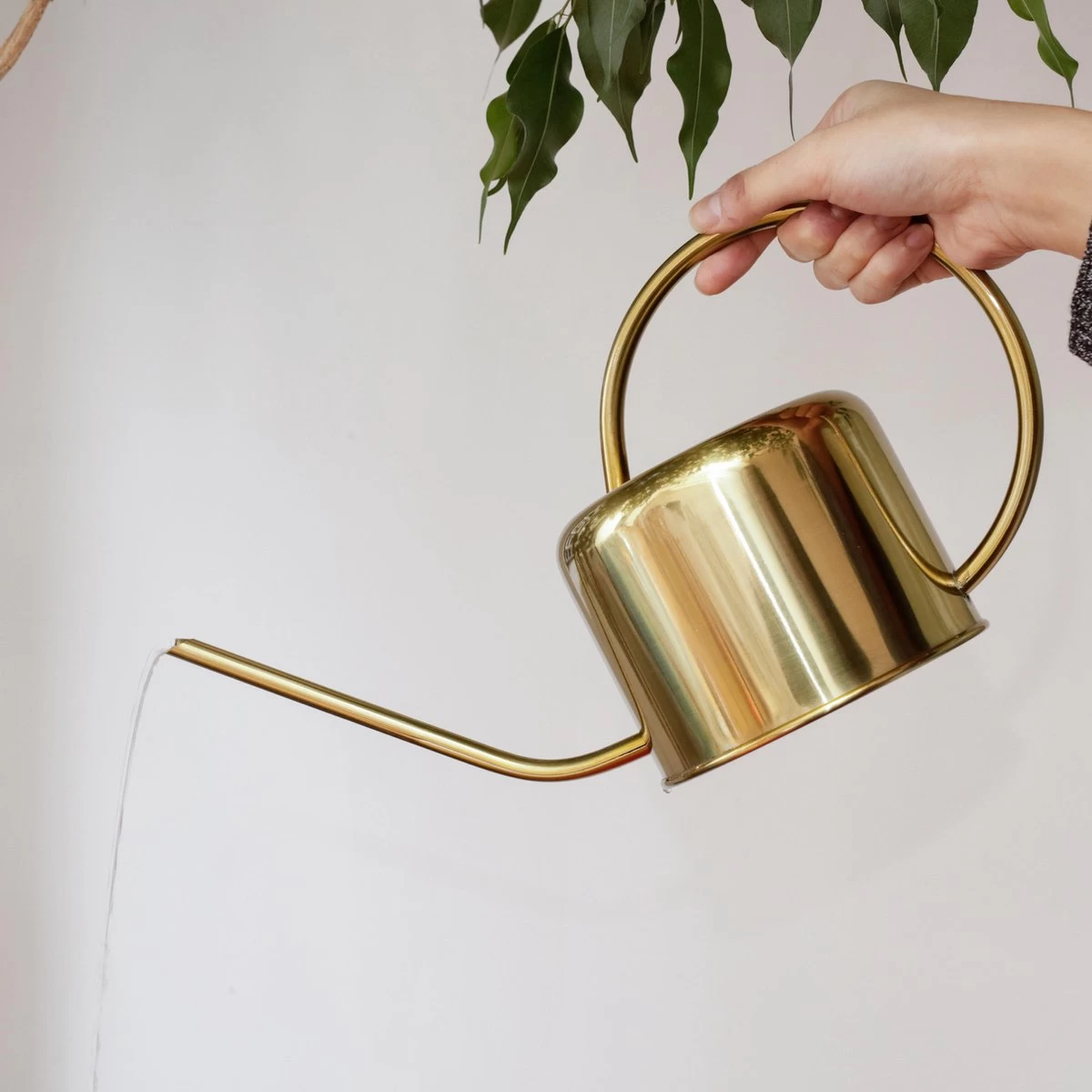 Kikkerland Vintage Gieter - Plantengieter Voor Binnen - Goud - 1,2L - Retro - Metaal 2 Kikkerland Vintage Gieter - Plantengieter Voor Binnen - Goud - 1,2L - Retro - Metaal - Afbeelding 2