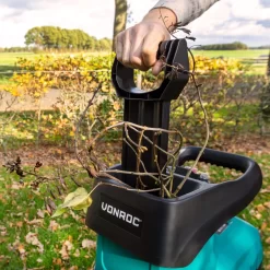 VONROC Stille Hakselaar/Shredder 2800W – Voor Takken Tot Ø45mm – Incl. 60L Opvangbak & Duwstok 12 VONROC Stille Hakselaar/Shredder 2800W – Voor Takken Tot Ø45mm – Incl. 60L Opvangbak & Duwstok -Gardena Winkel 1200x1200 1460