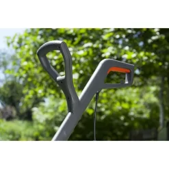 GARDENA - SmallCut Trimmer 300/23 - Grastrimmer (gemotoriseerd) - 300W - Maaibreedte 23 Cm 13 GARDENA - SmallCut Trimmer 300/23 - Grastrimmer (gemotoriseerd) - 300W - Maaibreedte 23 Cm -Gardena Winkel 1200x1200 1515