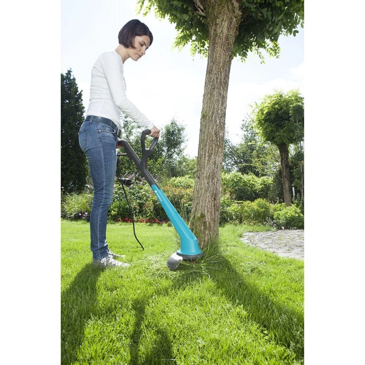 GARDENA - SmallCut Trimmer 300/23 - Grastrimmer (gemotoriseerd) - 300W - Maaibreedte 23 Cm 6 GARDENA - SmallCut Trimmer 300/23 - Grastrimmer (gemotoriseerd) - 300W - Maaibreedte 23 Cm - Afbeelding 6