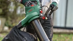 Bosch UniversalGardenTidy 3000 Bladblazer - Op Snoer - 3000 W -Gardena Winkel 1200x675 38