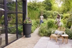 Elho Green Basics Regenton Plus 105 - Regenton Voor Kweken En Oogsten - Ø 58.4 X H 80.4 Cm - Zwart/Living Black 7 Elho Green Basics Regenton Plus 105 - Regenton Voor Kweken En Oogsten - Ø 58.4 X H 80.4 Cm - Zwart/Living Black -Gardena Winkel 1200x800 305