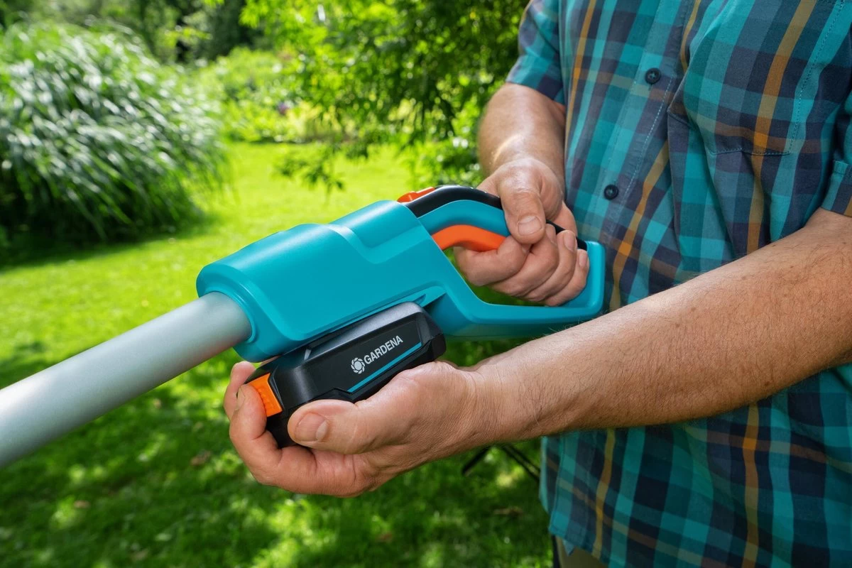 GARDENA - Telescopische Heggenschaar (Zonder Accu) - THS 42/18V P4A - Meslengte 42cm - Tandmes Opening 16mm 5 GARDENA - Telescopische Heggenschaar (Zonder Accu) - THS 42/18V P4A - Meslengte 42cm - Tandmes Opening 16mm - Afbeelding 5
