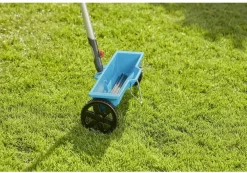 GARDENA Combisysteem Strooiwagen - 40 Cm Strooibreedte - Inhoud 3 Liter - Geschikt Voor 100m² -Gardena Winkel 1200x841 1