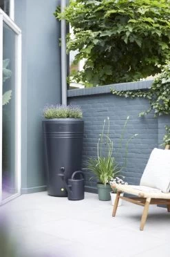 Elho Green Basics Regenton - Regenton - Living Black - Buiten - 200 Liter 27 Elho Green Basics Regenton - Regenton - Living Black - Buiten - 200 Liter -Gardena Winkel 797x1200